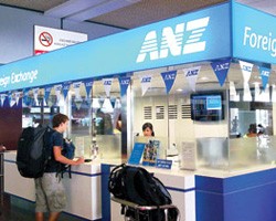 Quầy thu đổi ngoại tệ của Ngân hàng ANZ