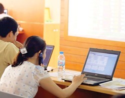 NĐT không cần nhiều kinh nghiệm cũng dễ nhận ra dòng tiền đang đổ vào một số mã blue chip thanh khoản tốt