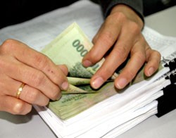 Lãi suất có "nghe lời" tân Thống đốc NHNN?