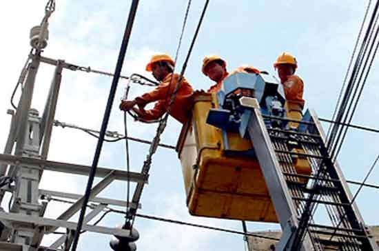 EVN có trách nhiệm kiểm tra, tính toán chênh lệch giá bán điện bình quân do biến động các thông số đầu vào cơ bản