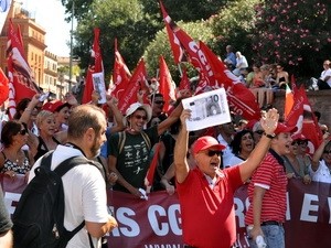 Biểu tình phản đối cắt giảm ngân sách ở Italy. (Ảnh: Ngự Bình/Vietnam+)