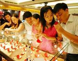 Hầu hết người dân đều có tâm lý "gom" vàng lúc này
