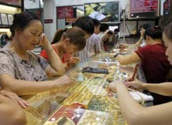 "Nhà đầu tư nên quan tâm đến mối liên hệ USD và vàng"