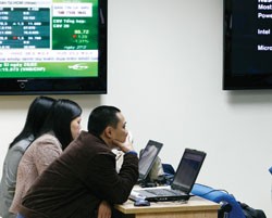 Hơn 60 CTCK chưa công khai thông tin