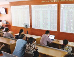 Lãi suất DN huy động vốn bằng trái phiếu cao nhất hiện lên đến 23%/năm.