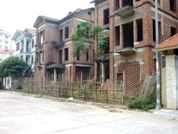 Nhiều người mua nhà tại Khu đô thị Mễ Trì Hạ không làm được sổ đỏ vì sai phạm của chủ đầu tư
