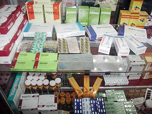 DN tố cáo Cục trưởng Quản lý dược: Vừa ăn cướp, vừa la làng