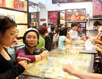 "Kiếm đậm" với mác bình ổn giá vàng