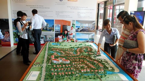 Năm 2011, thị trường BĐS Việt Nam tiếp tục lún sâu vào khó khăn, suy giảm, điều này đồng nghĩa sẽ có nhiều hơn các thương vụ mua bán và sáp nhập diễn ra.