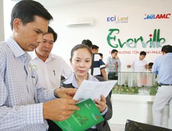 BĐS gặp khó: Thị trường cần những cái bắt tay