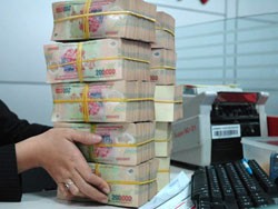 Lãi suất ngân hàng cao khiến doanh nghiệp thêm khó khăn