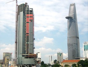 Dự án phức hợp Saigon One Tower (bên trái)