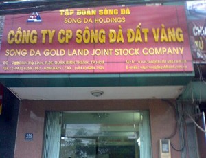 Sản phẩm không bán được, công nợ chưa thu hồi, khách hàng đòi thanh lý hợp đồng do dự án chậm tiến độ..., Công ty cổ phần Sông Đà Đất Vàng không đủ tiền trả lương cho nhân viên. 