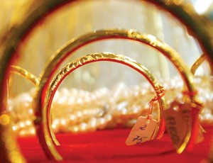 Vàng tăng lên mức cao nhất trong vòng 1 tháng 
