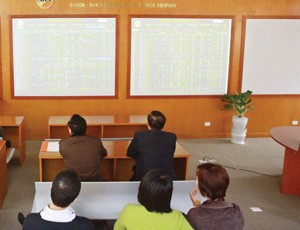 Các ông lớn run tay