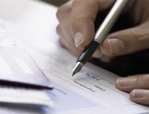 Nhiều cổ đông lớn và cổ đông nộ bộ bị phạt