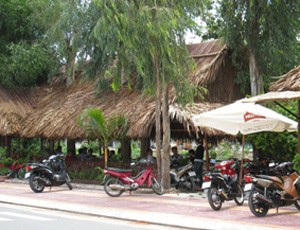Tổ chức ĐHCĐ, bầu Chủ  tịch HĐQT ở… quán nước!