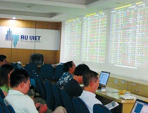 Công ty chứng khoán dọn dẹp nội bộ để tiếp tục được... sống