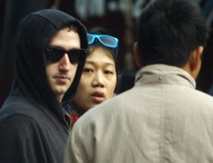 Mark Zuckerberg đối mặt với vụ kiện giao dịch nội gián