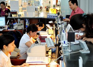 Ông lớn ngân hàng giảm lãi, tăng vọt nợ xấu