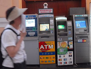Đủ kiểu ăn cắp tài khoản thẻ