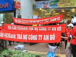 Trước ngân hàng đi đòi nợ doanh nghiệp, nay doanh nghiệp đi đòi nợ ngân hàng