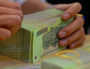 Ngân hàng ép nhân viên đòi nợ xấu