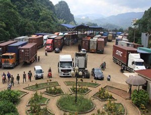 Hàng ngàn container ùn ứ tại cửa khẩu