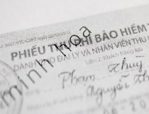 Bảo hiểm mắc kẹt giữa tình và lý