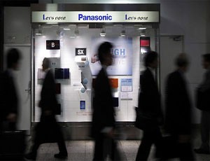 Một khó khăn lớn nữa đối với Panasonic ở thời điểm này là tinh thần tẩy chay hàng Nhật ở Trung Quốc do tranh chấp lãnh thổ trên biển Hoa Đông giữa Bắc Kinh và Tokyo.
