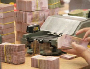 DN “né” lãi vay khủng