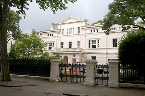 Biệt thự của tỷ phú Roman Abramovich - ông chủ CLB Chealsea, tại Anh.
