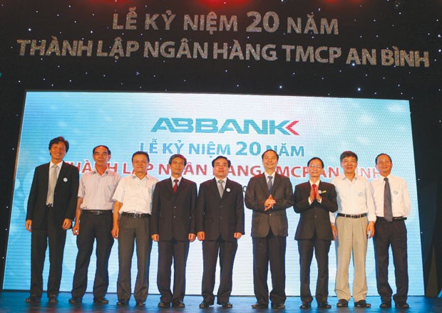 ABBank vững vàng tuổi 20