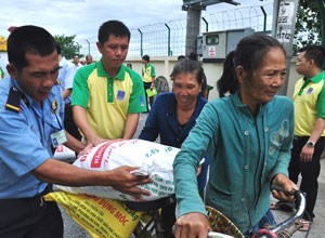 DPM: Tặng phân bón tại 8 tỉnh đồng bằng sông Cửu Long